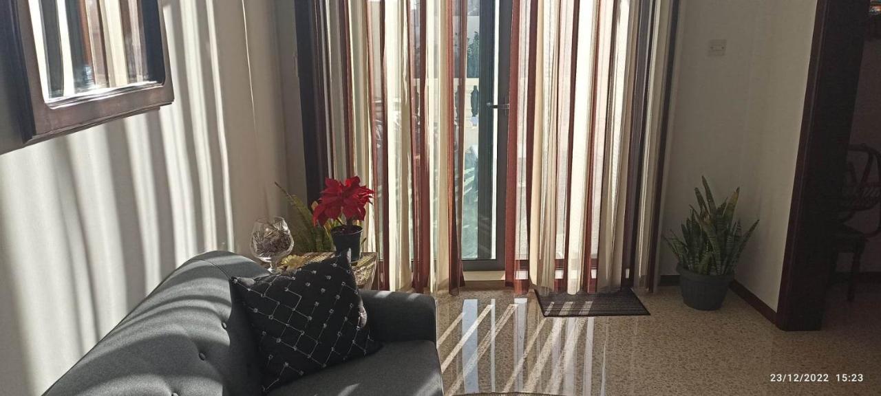 Close To Airport, Double Bedroom, Sofa-Bed, Private Bathroom For Adults And Children Aged 10 And Over Only Gudja Exteriör bild
